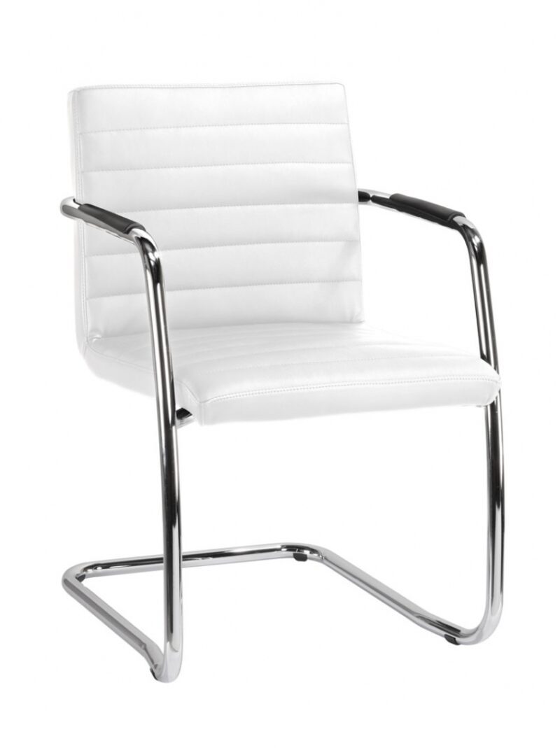 witte stoelen in wit kunstleder